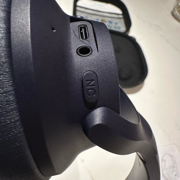 Noise cancelling headphones - Picture 7 of 7